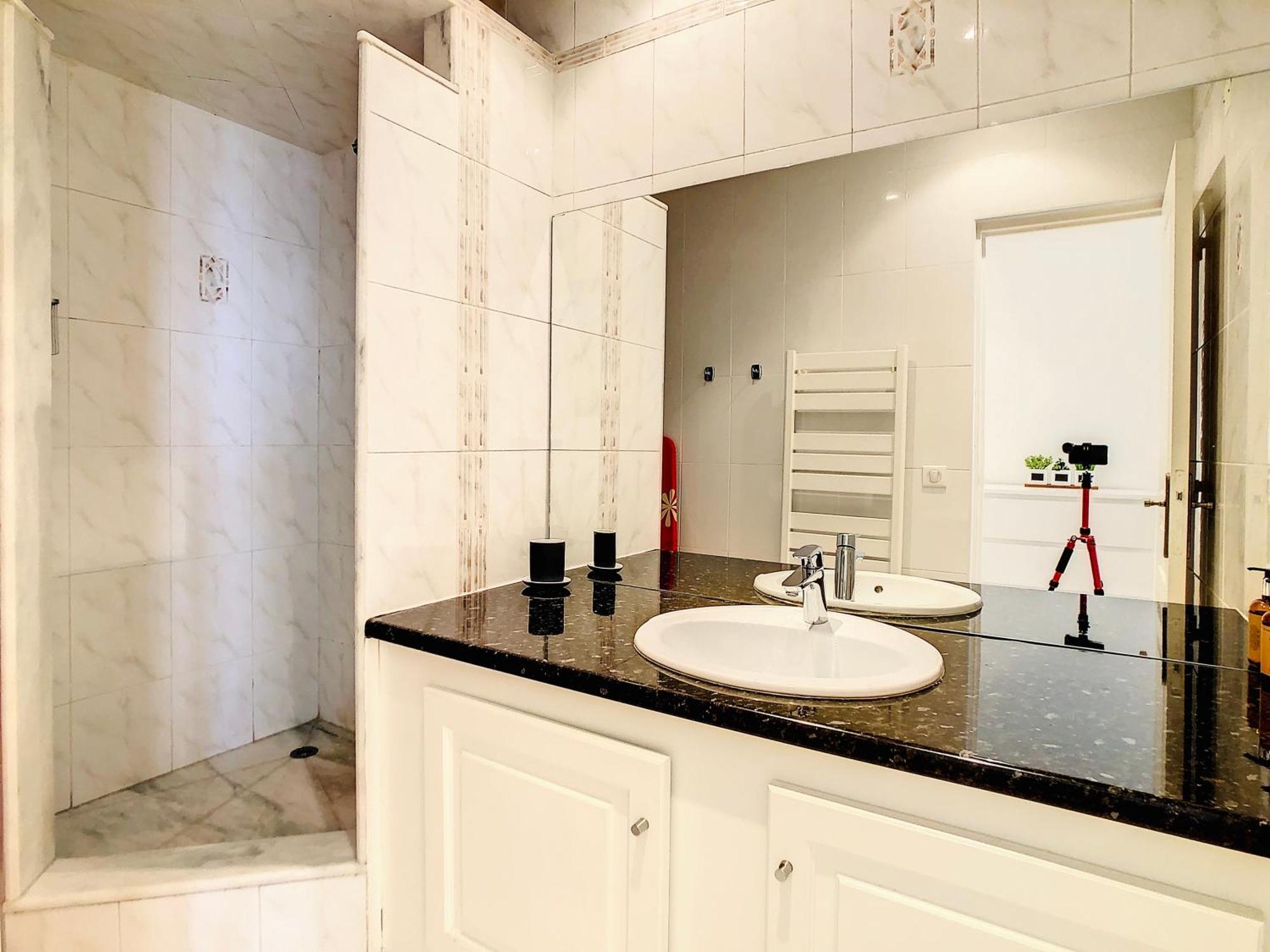 1 Bedroom Flat With Balcony Cannes Center Croisette 6Ppl المظهر الخارجي الصورة